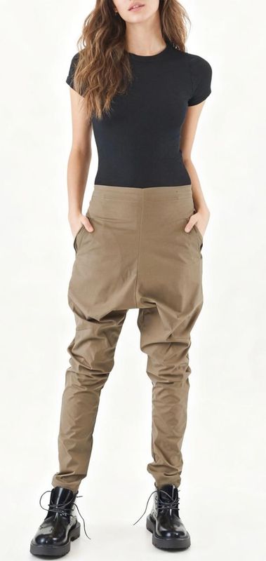 Tapered Drop Crotch Pants – Sleek Relaxed-Fit Street Style