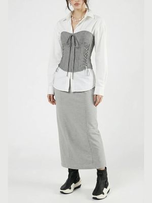 Structured Midi Skirt – Minimalist High-Waist Essential