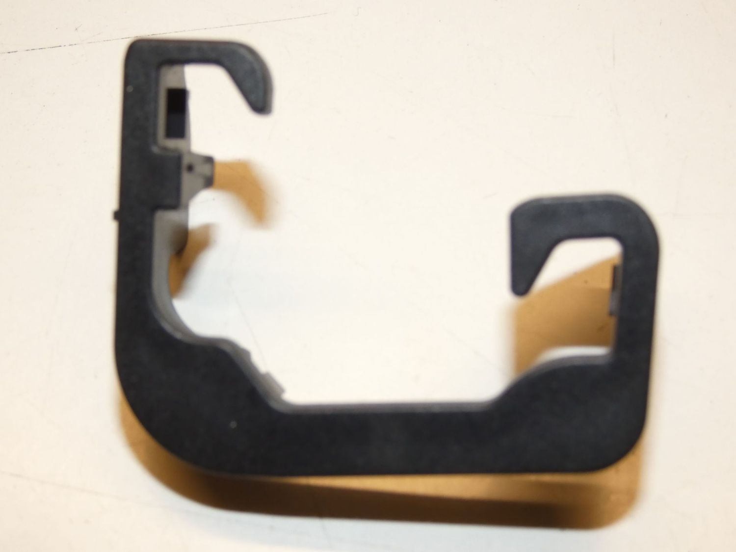 Opel Halterung für Leiste hinten innen links