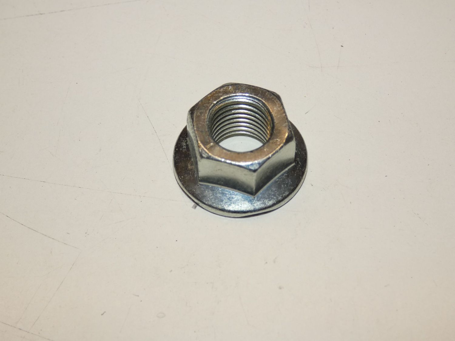 Opel Sechskant Pressmutter M14 x 1,5