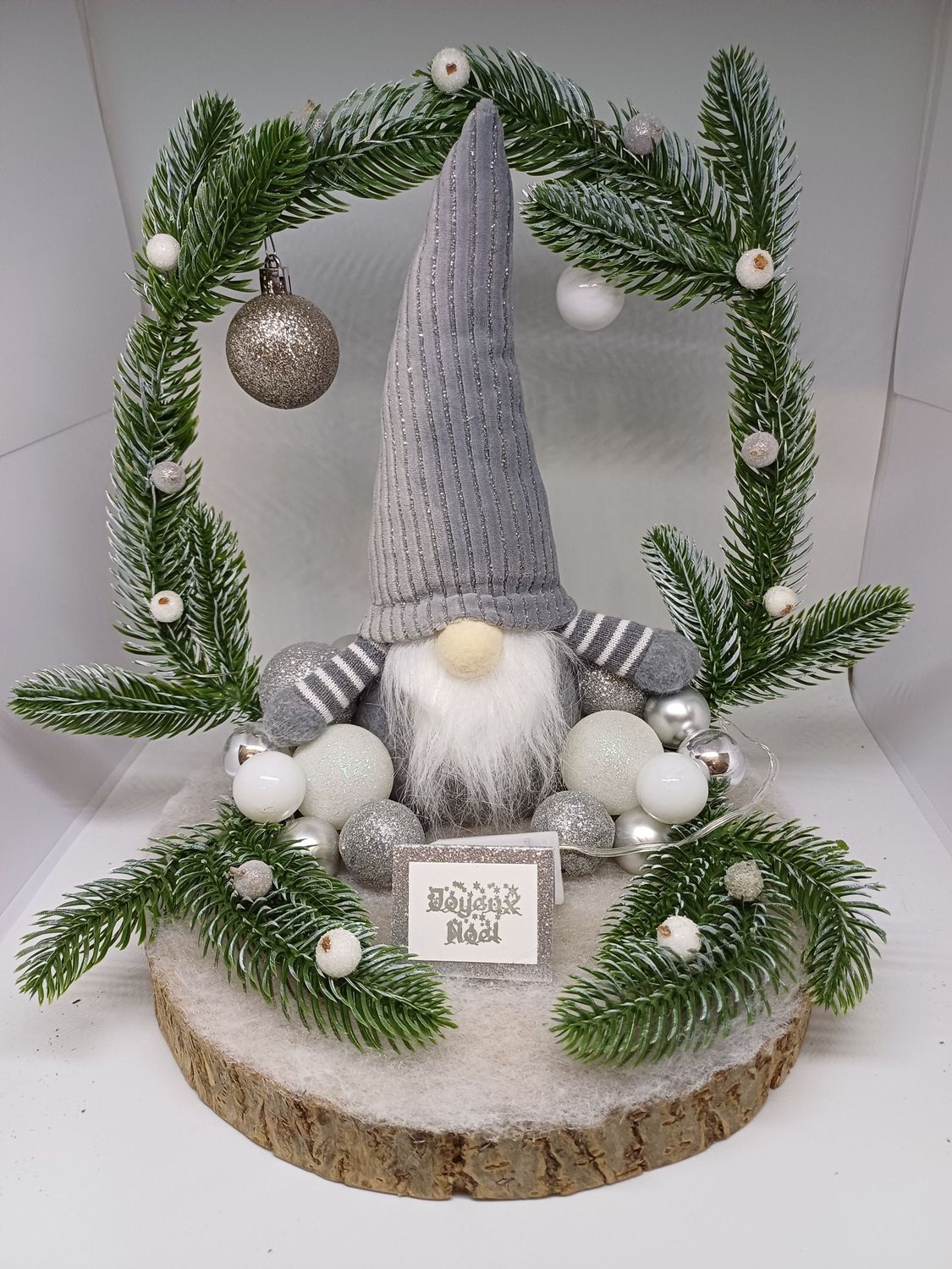 Centre de table gnome gris