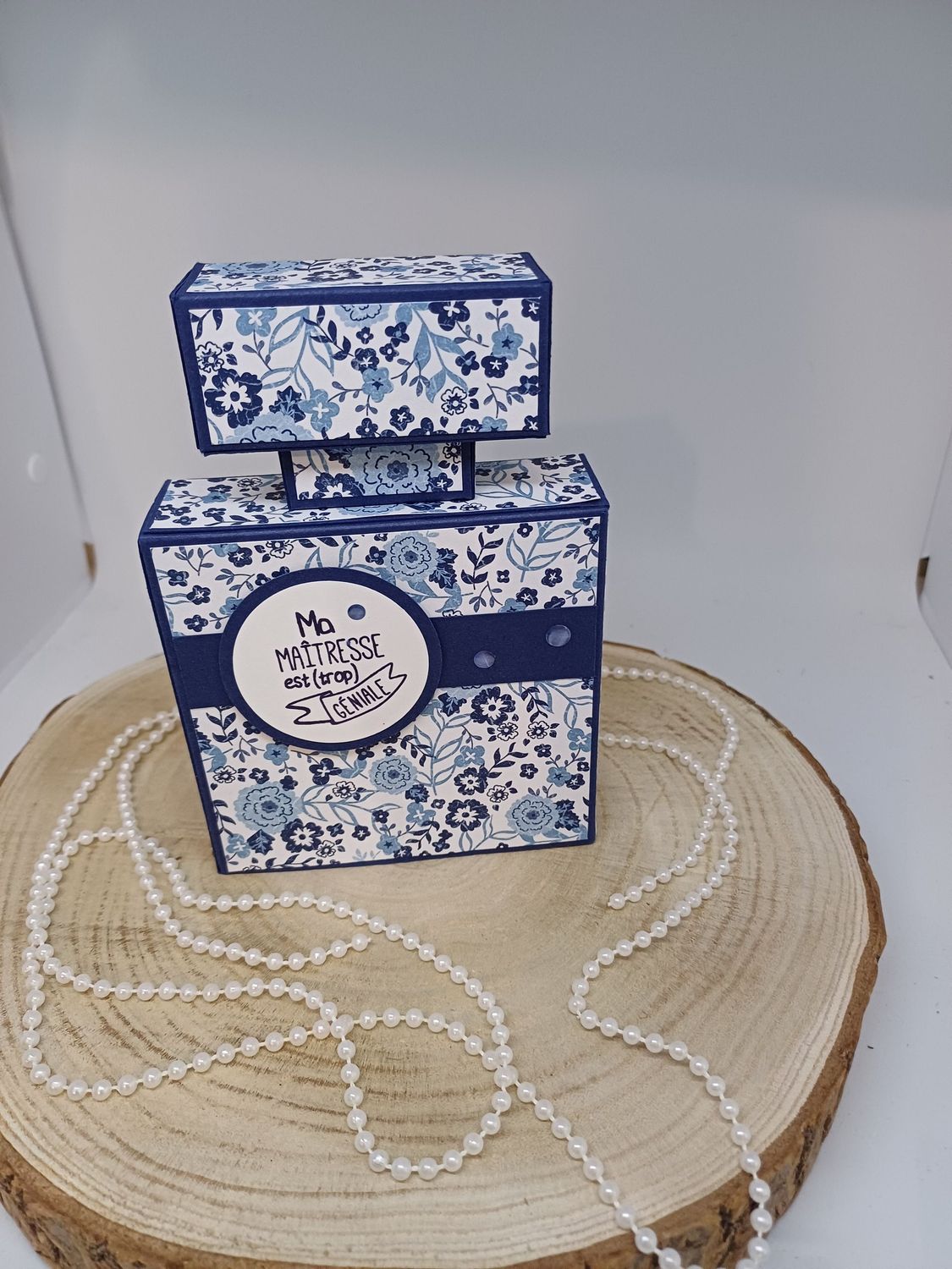 boite cadeau bouteille de parfum ma maitresse est trop géniale