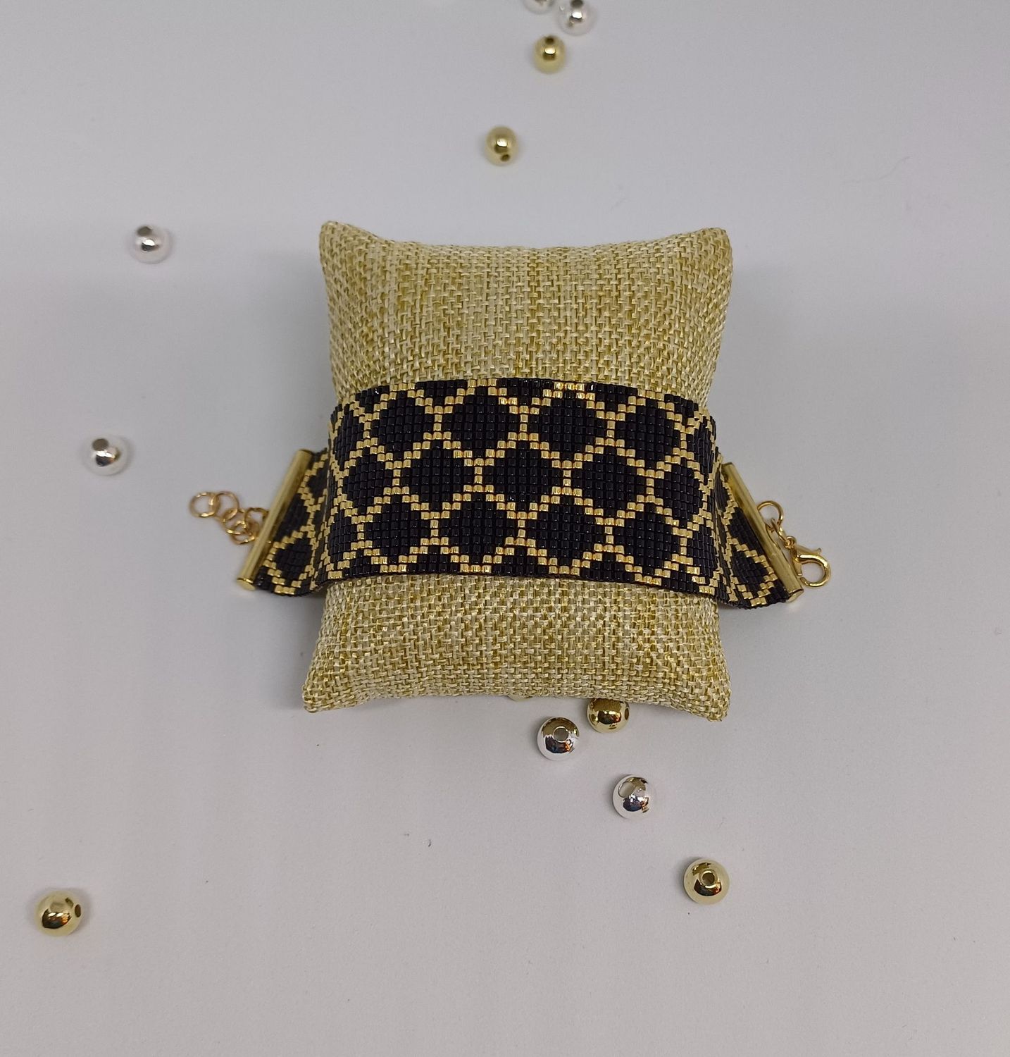 Bracelet noir et doré 1