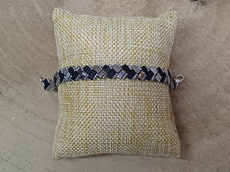 Kit 1 pour réaliser 1 bracelet perles noires mat et argentées