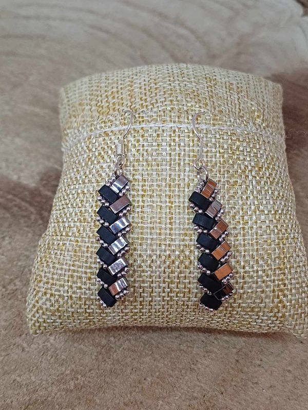 Kit 2 pour réaliser 1 paire de boucle d'oreille perles noires mat et argentées