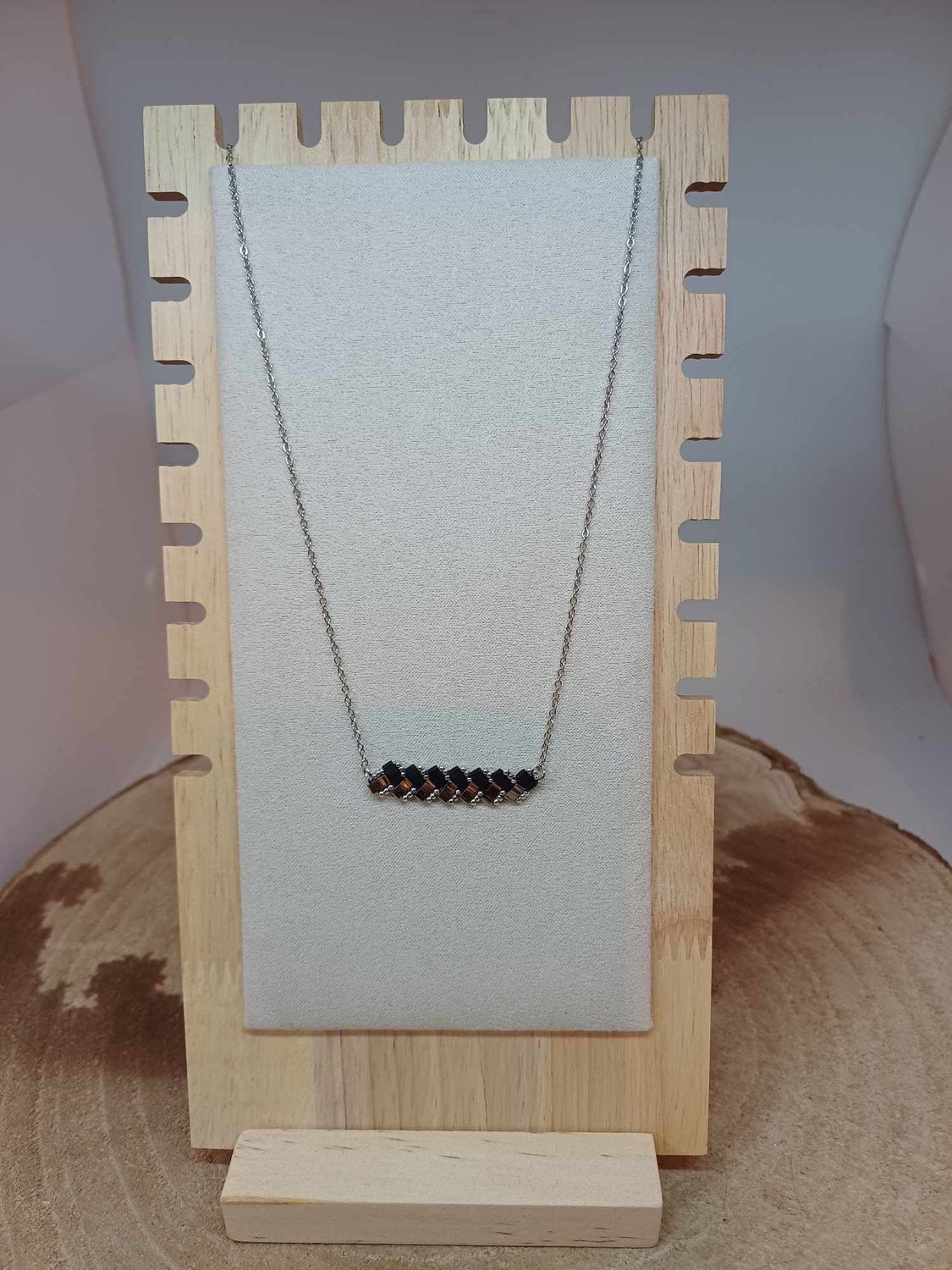 Collier  perles noires brillantes et argentées 4