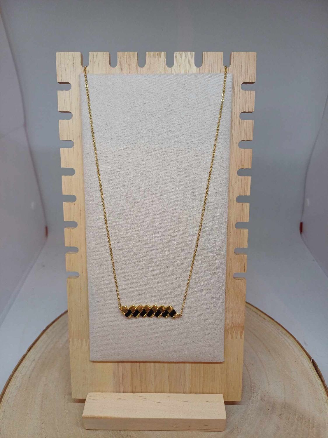 Collier  perles noires brillantes et dorées 5