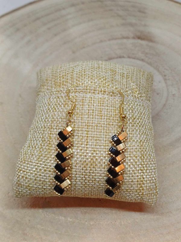 Kit 5 pour réaliser 1 paire de boucle d'oreille perles noires brillantes et dorées