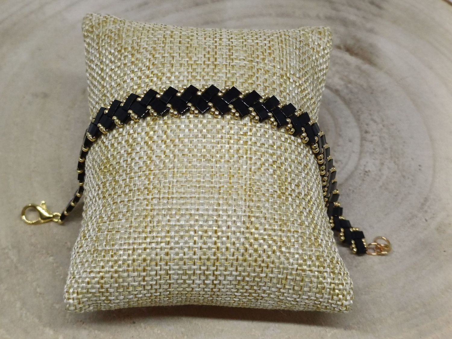 Kit 9 pour réaliser 1 bracelet perles noires brillantes et dorées