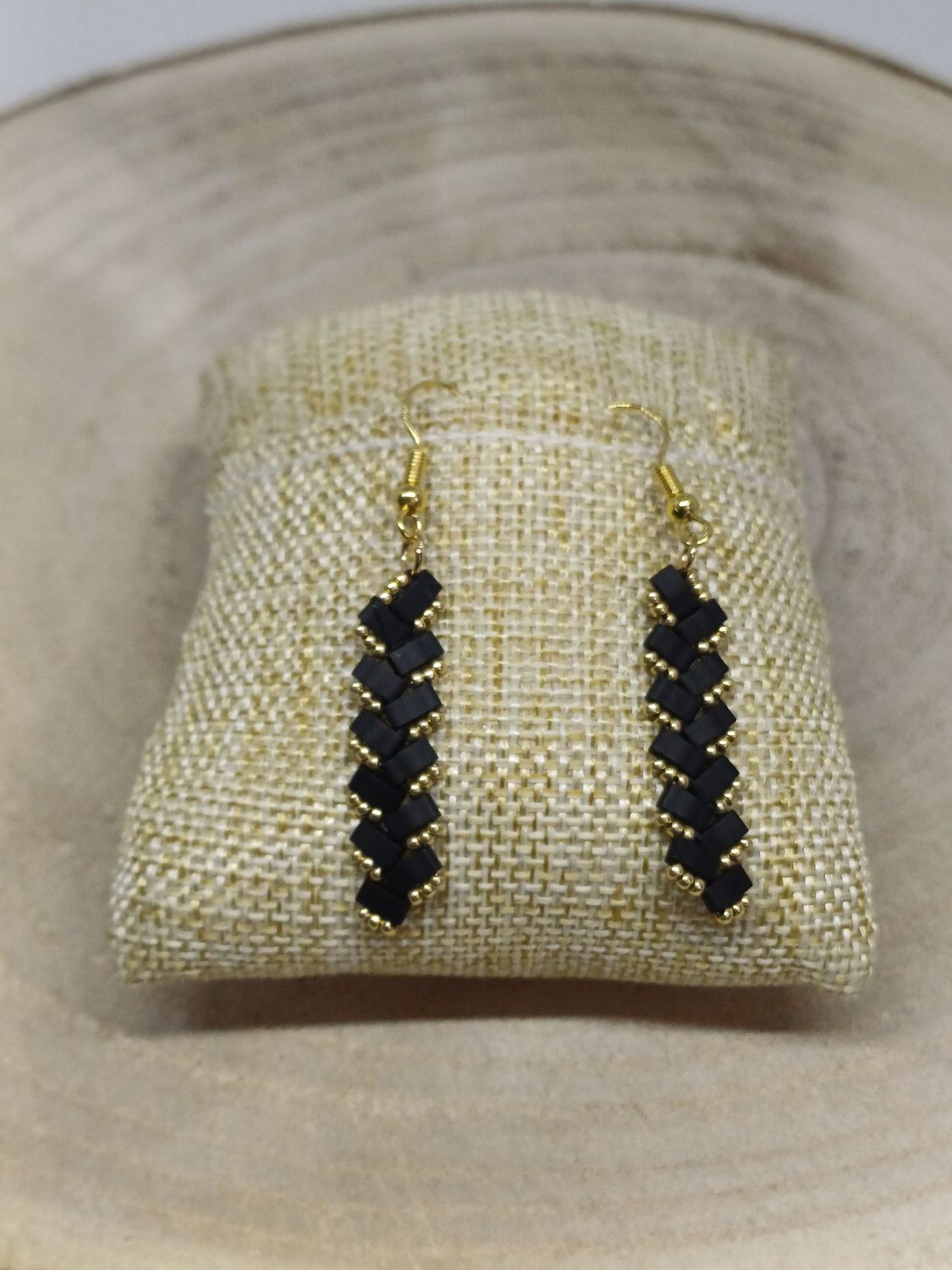 Kit 10 pour réaliser 1 paire de boucle d'oreille perles noires mat et dorées