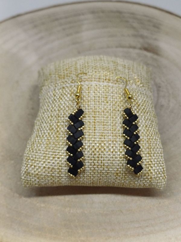 Kit 10 pour réaliser 1 paire de boucle d'oreille perles noires mat et dorées