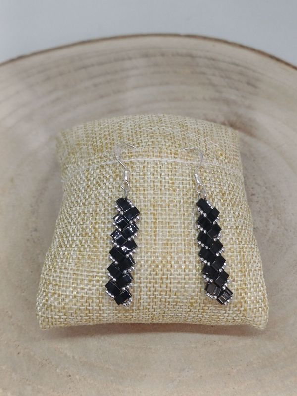 Kit 11 pour réaliser 1 paire de boucle d'oreille perles noires brillantes et argentées
