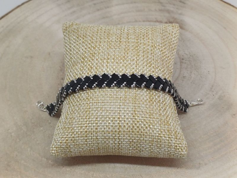 Kit 11 pour réaliser 1 bracelet perles noires brillantes et argentées