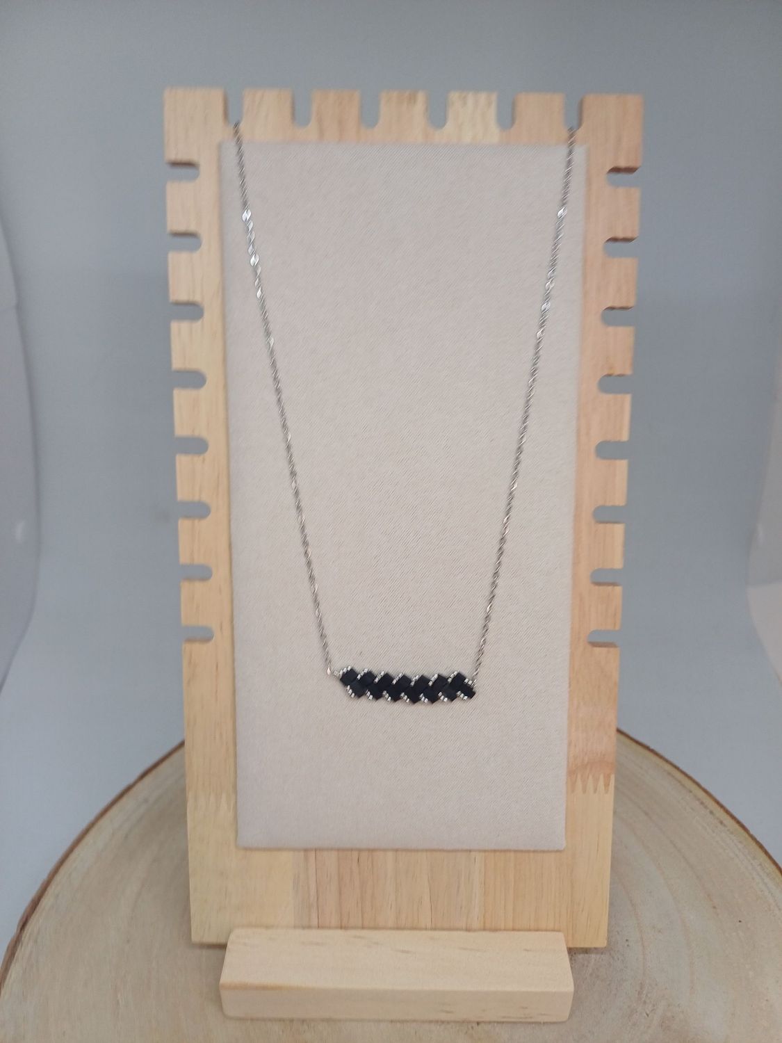 Collier perles noires mat et argentées 12