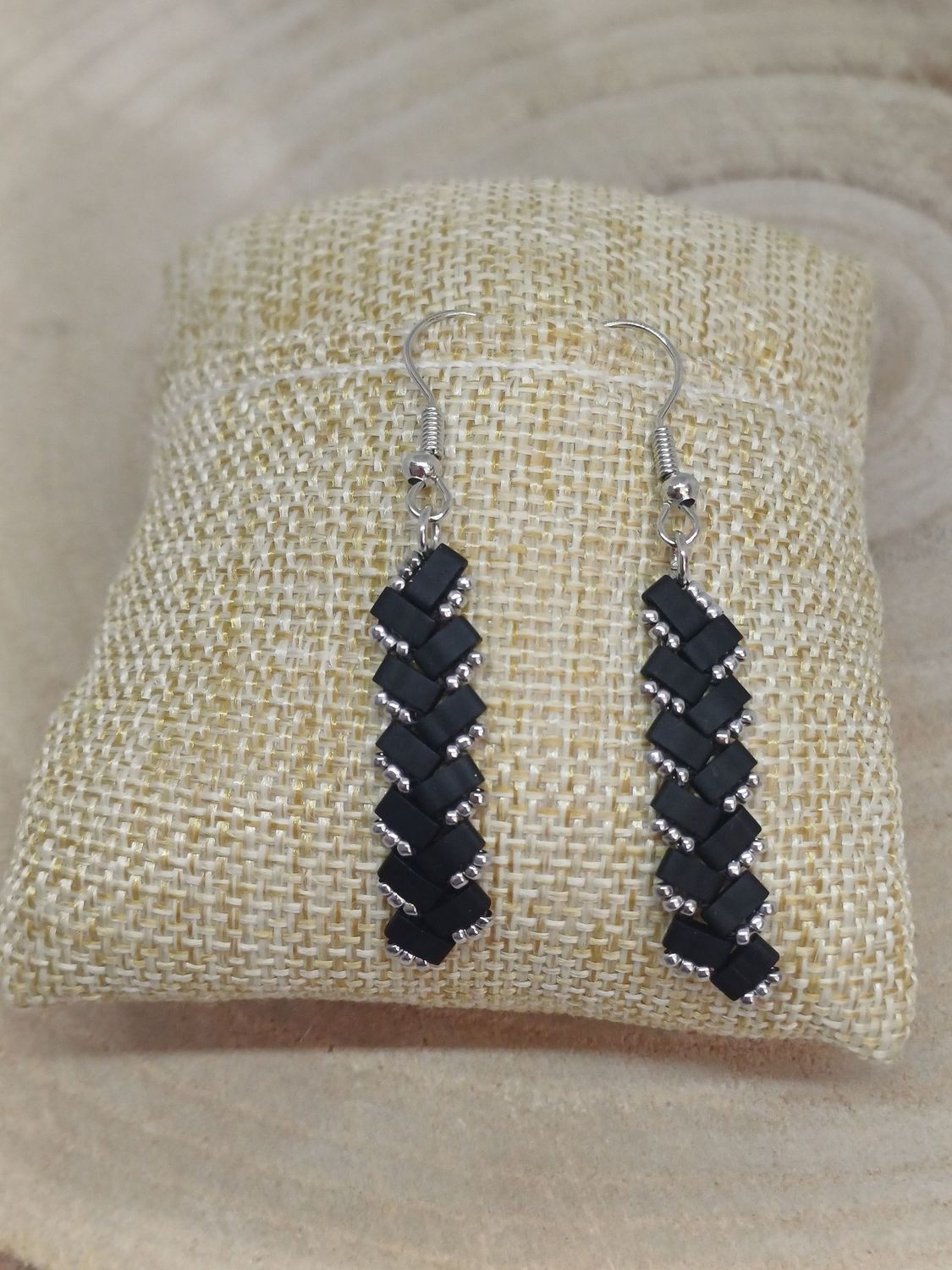 Kit 12 pour réaliser 1 paire de boucle d'oreille perles noires mat argentées
