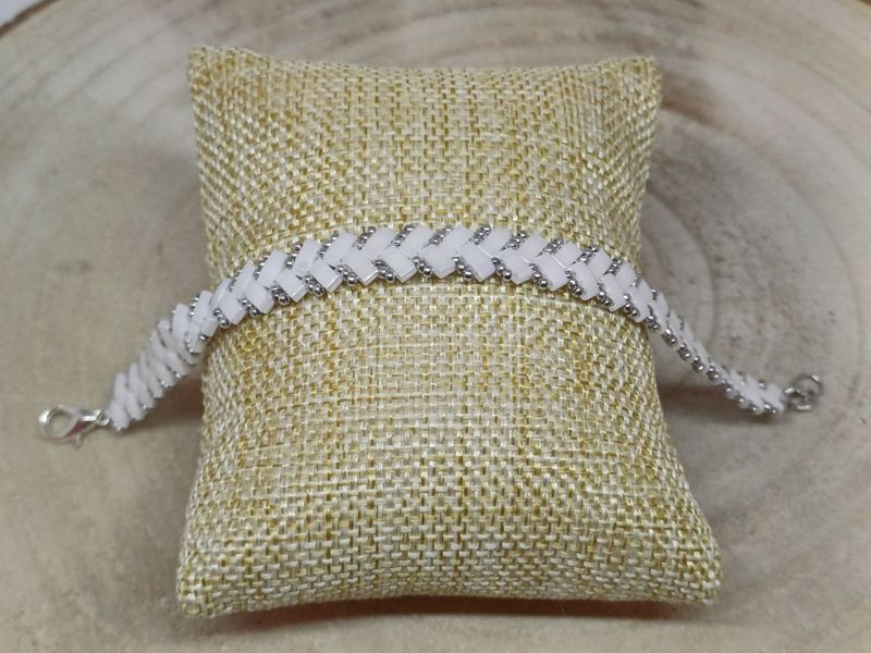 Kit 13 pour réaliser 1 bracelet perles blanches brillantes et argentées
