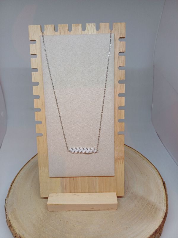 Collier perles blanches et argentées 14