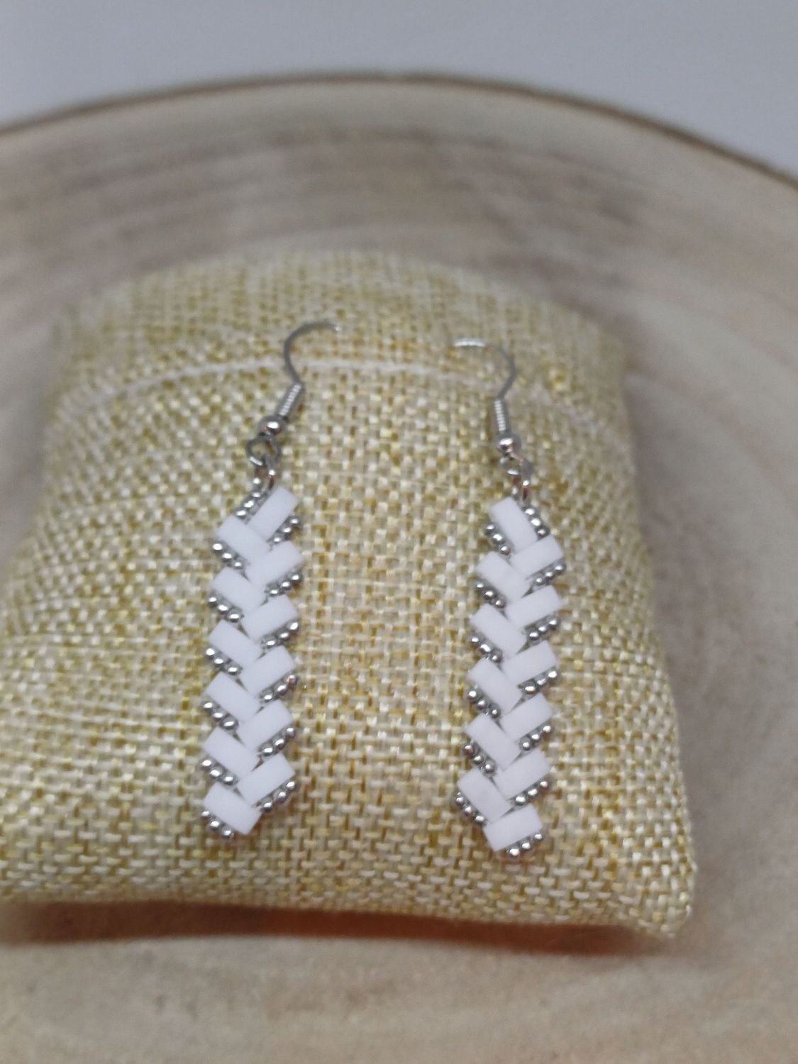 Kit 14 pour réaliser 1 paire de boucle d'oreille perles blanches et argentées