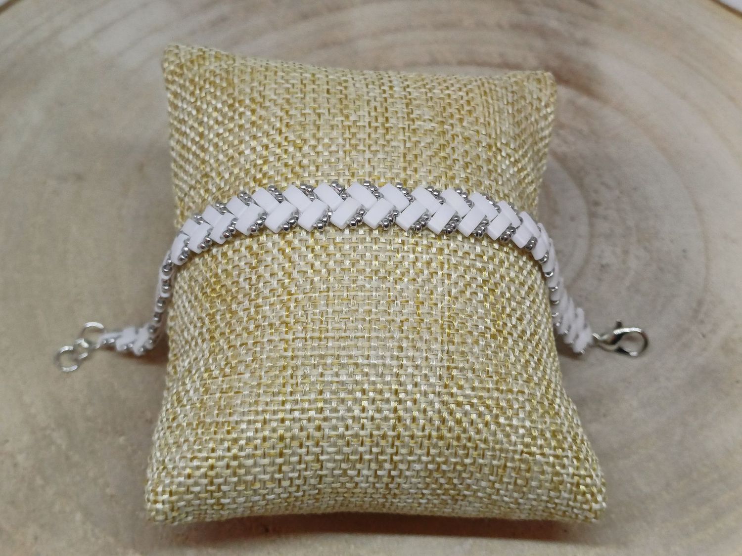 Kit 15 pour réaliser 1 bracelet perles blanches irisées et argentées