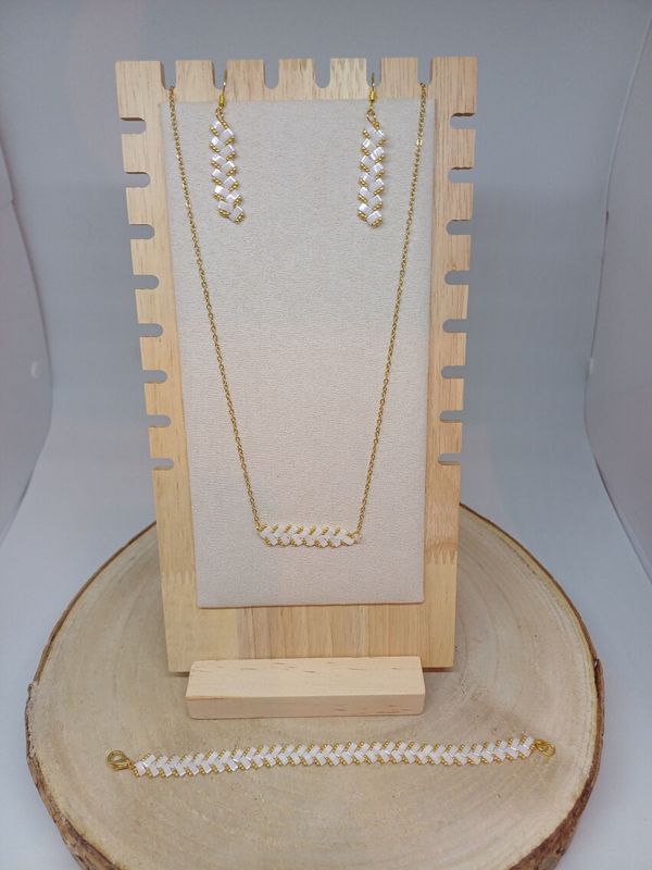 Parure bijoux perles blanches brillantes et dorées 16