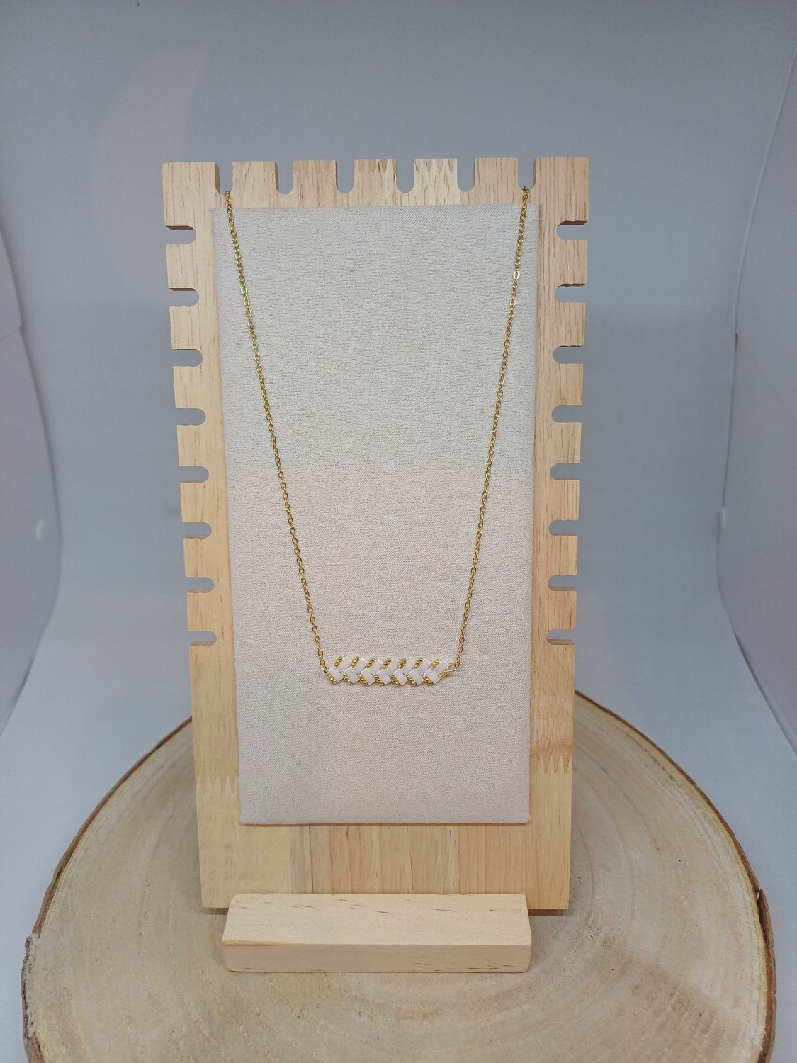 Collier  perles blanches brillantes et dorées 16
