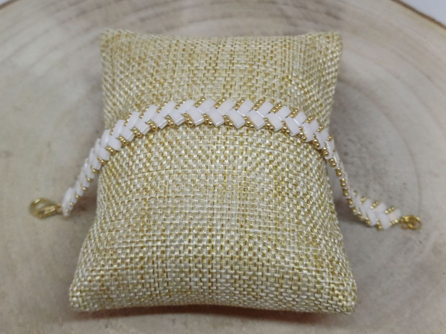 Kit 16 pour réaliser 1 bracelet perles blanches brillantes et dorées