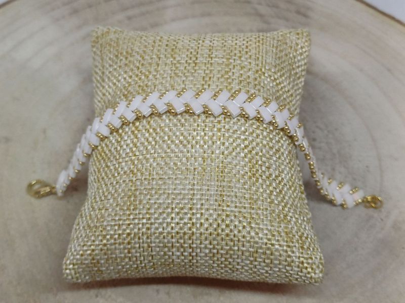 Kit 16 pour réaliser 1 bracelet perles blanches brillantes et dorées