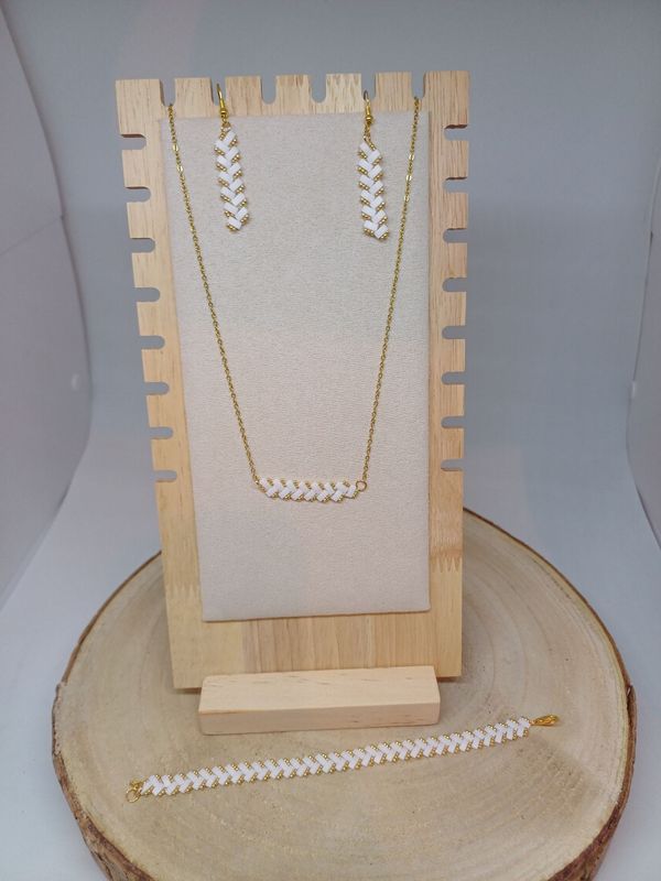 Parure bijoux perles blanches et dorées 17