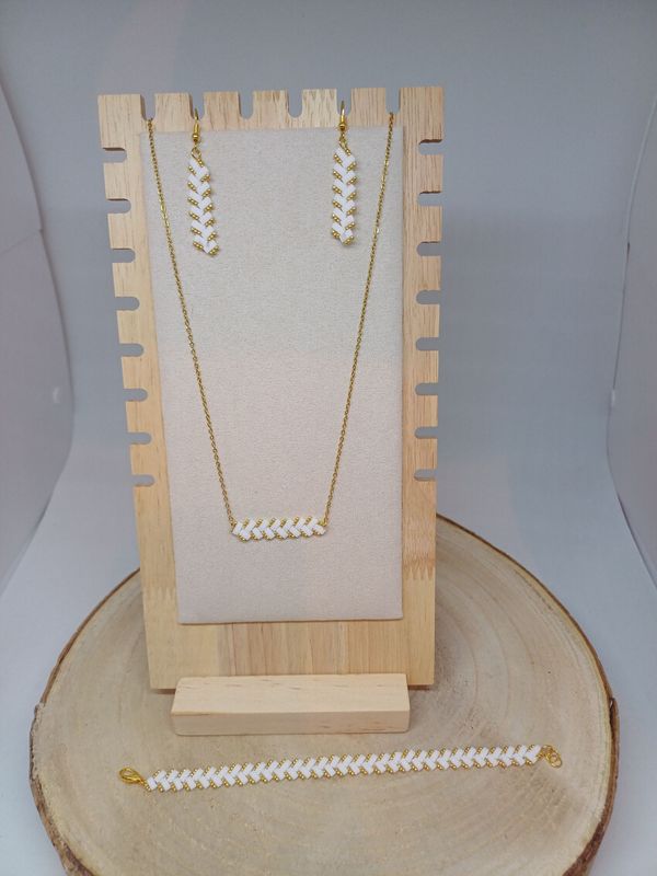 Parure bijoux perles blanches irisées et dorées 18