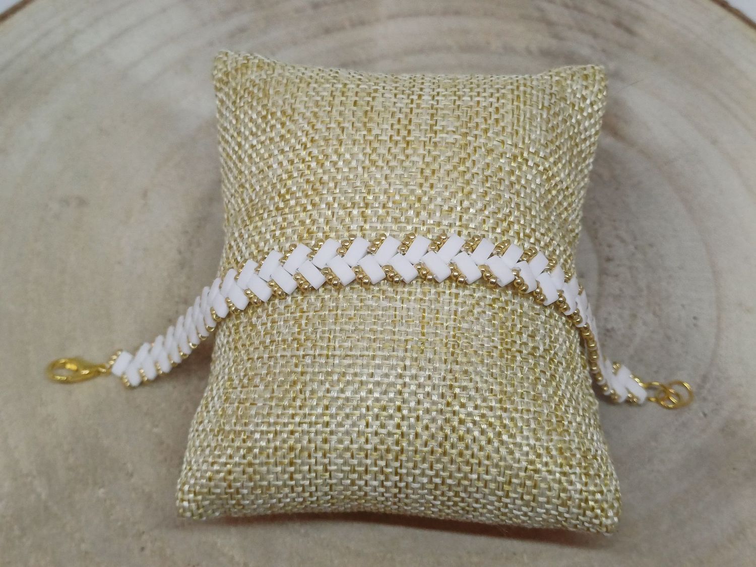 Kit 18 pour réaliser 1 bracelet perles blanches irisées et dorées
