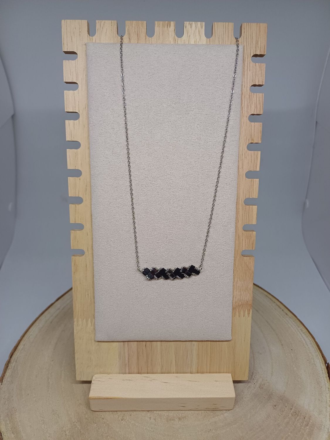Collier  perles noires mat et argentées 1