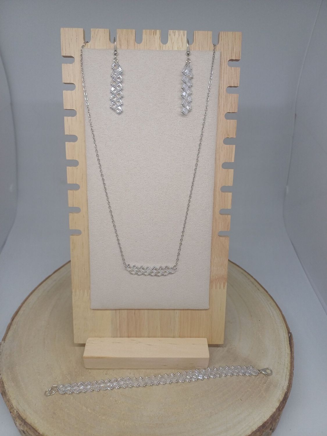 Parure bijoux perles transparentes claires et argentées 19