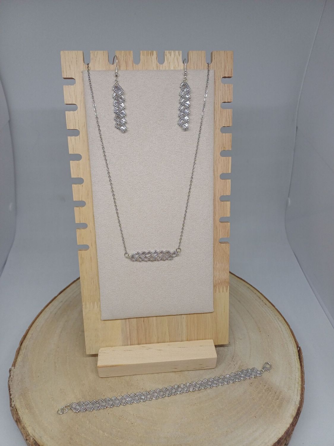 Parure bijoux perles transparentes foncées et argentées 20