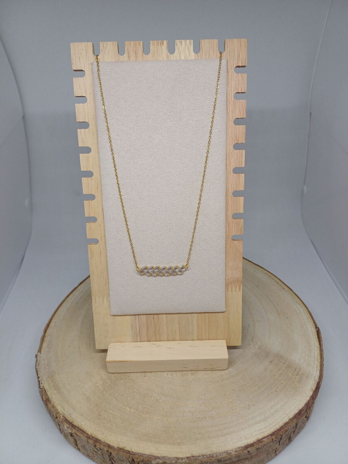 Collier  perles transparentes claires  et dorées 21