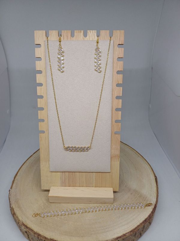 Parure bijoux perles transparentes claires et dorées 21