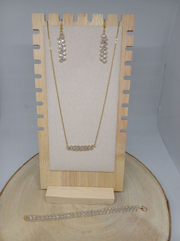 Parure bijoux perles transparentes foncées et dorées 22