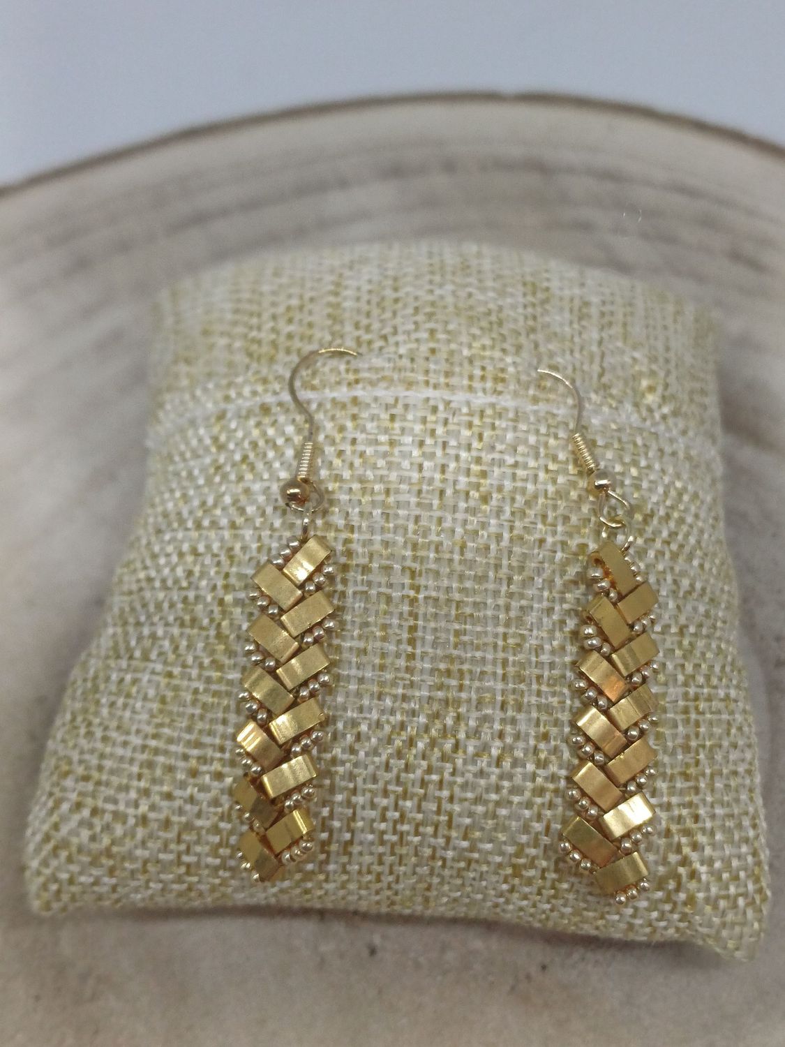 Boucles d'oreilles perles dorées 23