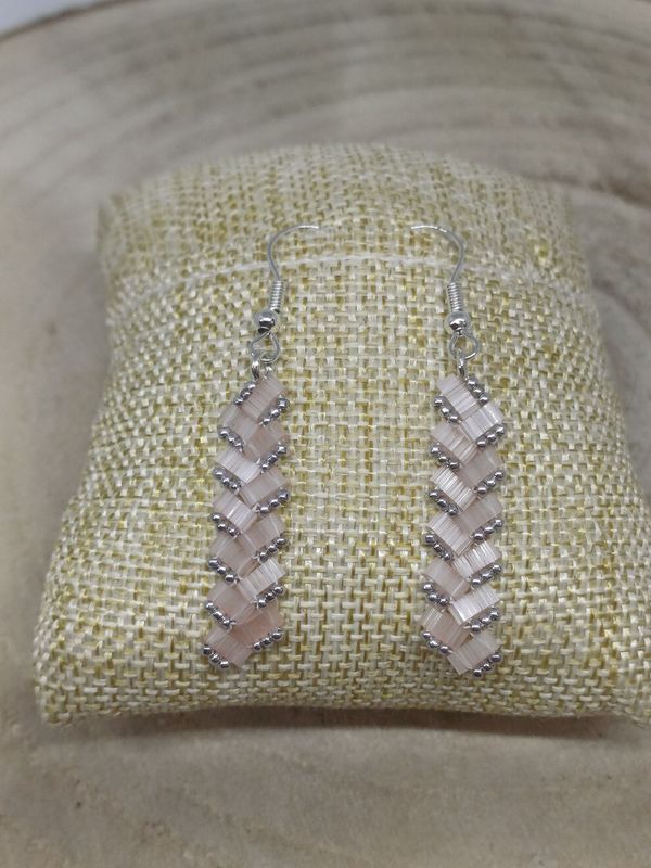 Kit 24 pour réaliser 1 paire de boucle d'oreille perles  roses pales et argentées