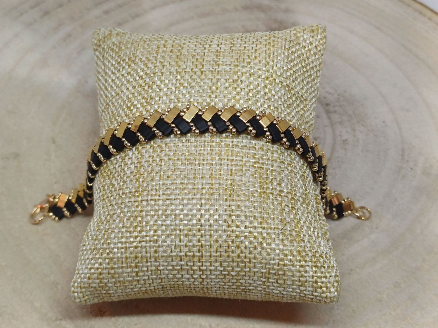 Kit 7 pour réaliser 1 bracelet perles noires mat et dorées