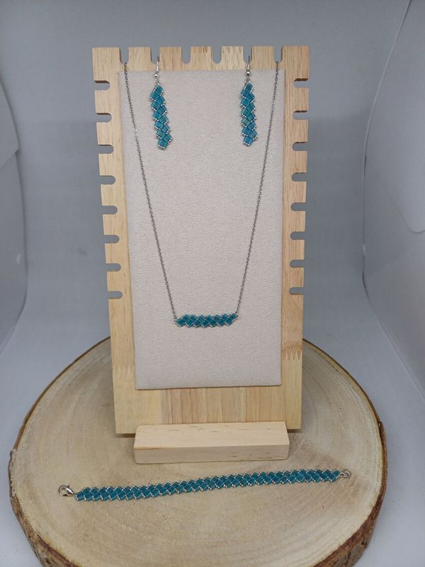 Parure bijoux perles bleues irisées​ et argentées 27