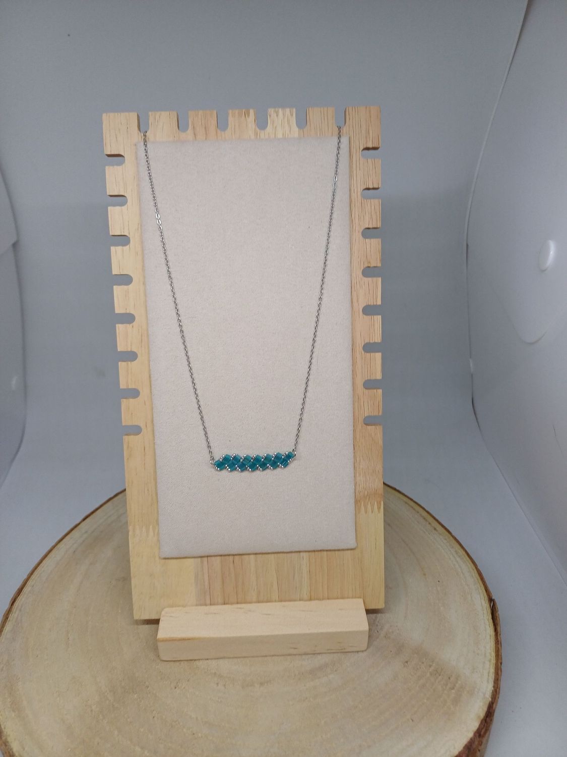 Collier perles bleues irisées​ et argentées 27