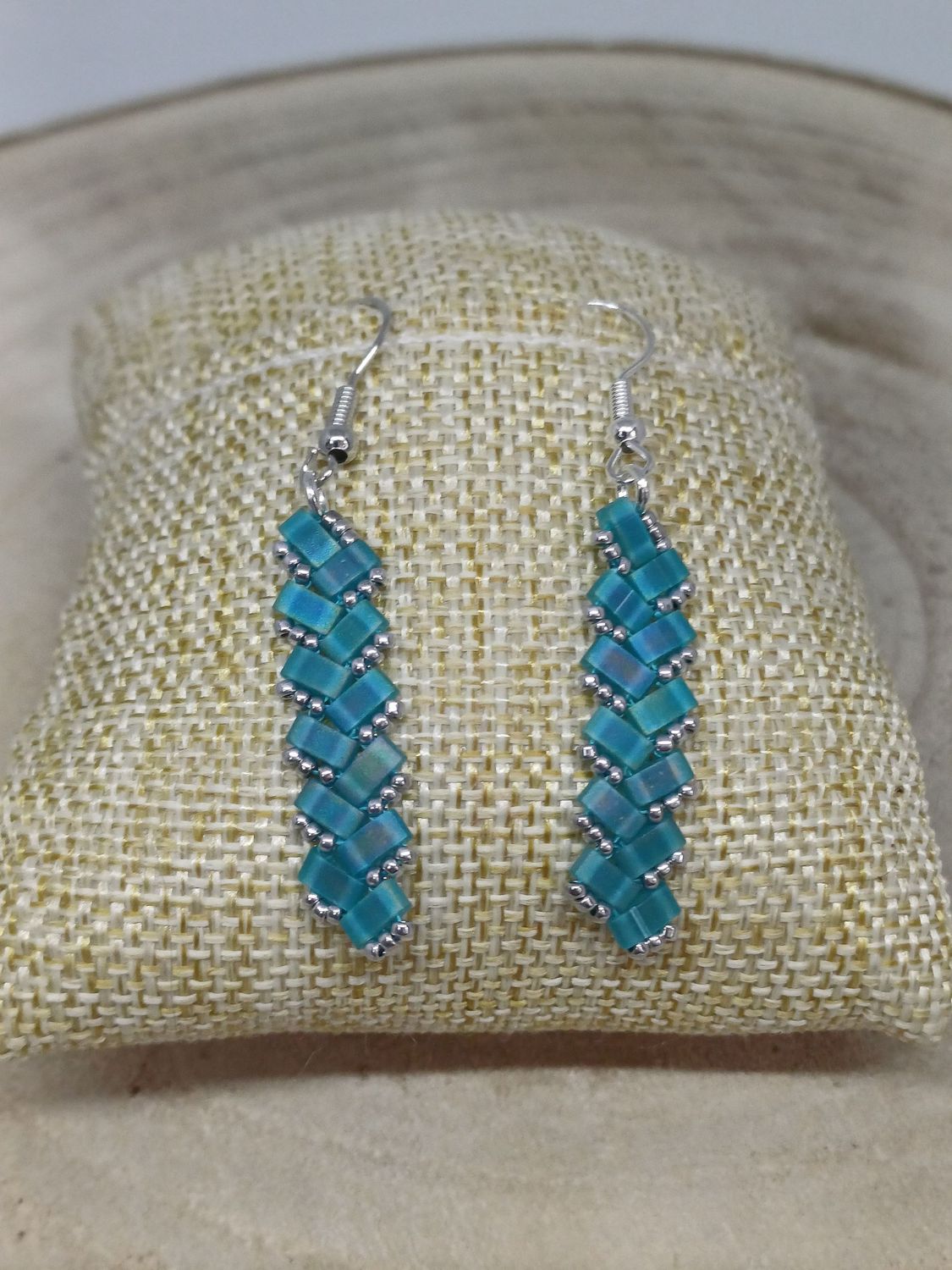 Kit 27 pour réaliser 1 paire de boucle d'oreille perles  bleues irisées​ et argentées