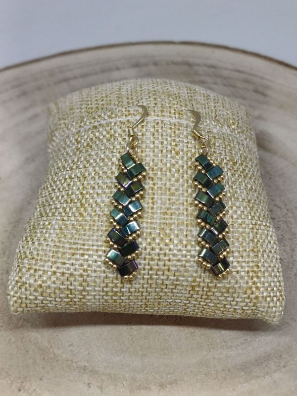 Boucles d'oreilles perles vertes brillantes​​ et dorées 28