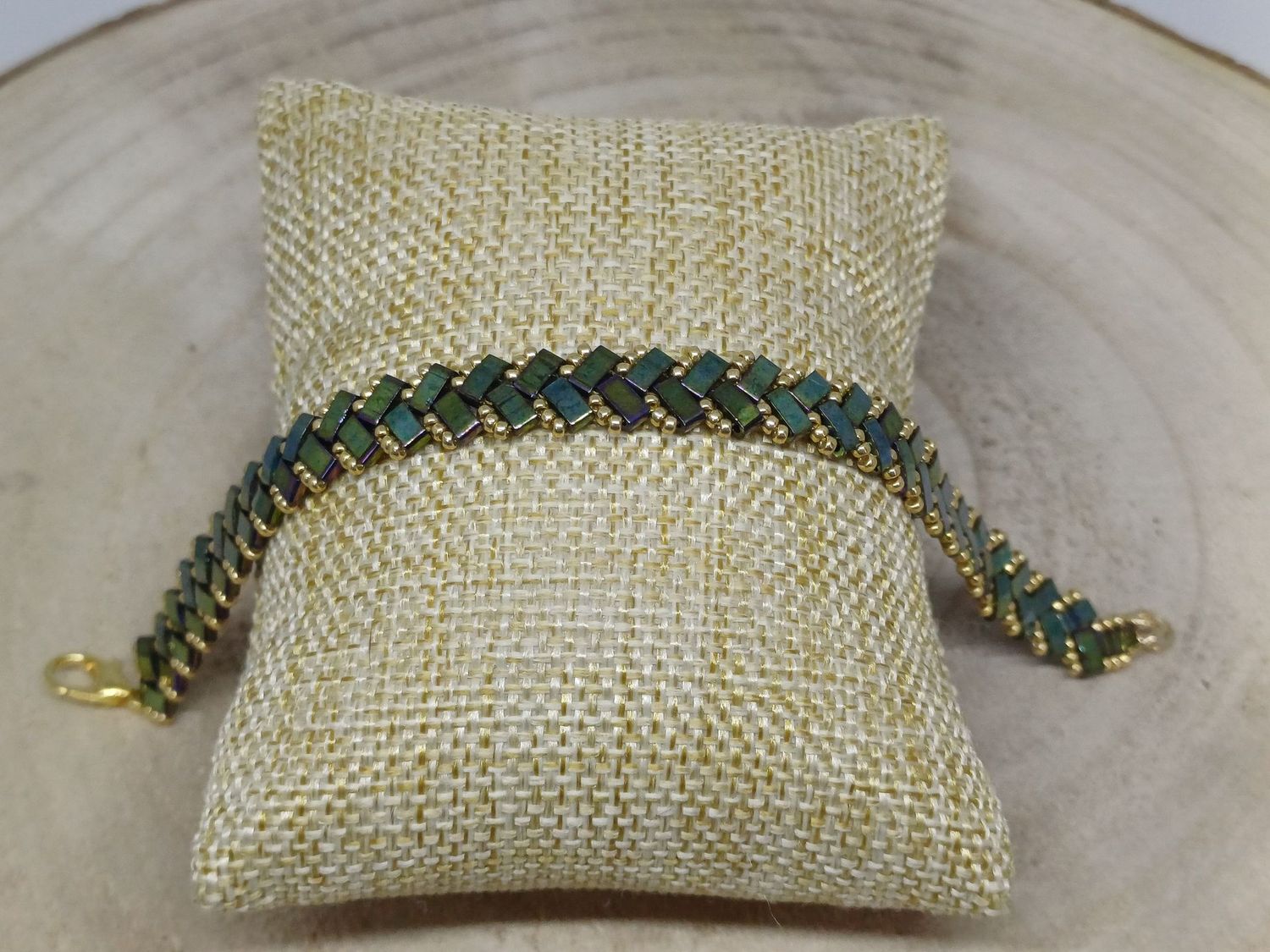 Kit 28 pour réaliser 1 bracelet perles vertes brillantes​​ et dorées