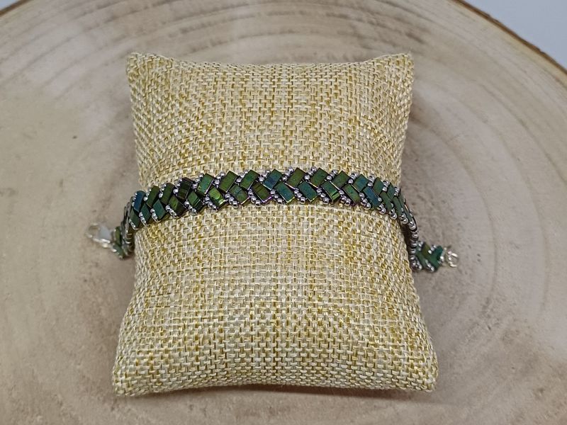 Kit 29 pour réaliser 1 bracelet perles vertes brillantes​ et argentées