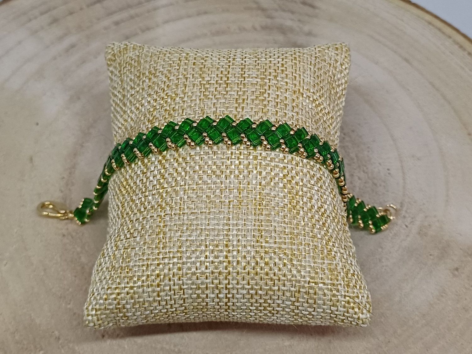 Bracelet perles vertes transparente​ et dorées 30