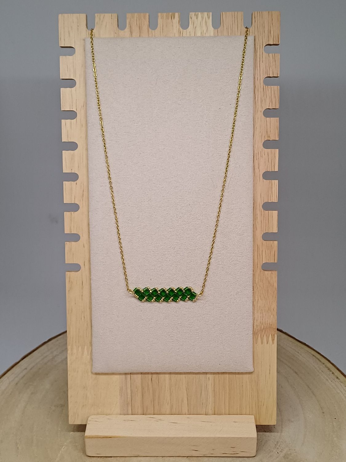 Collier perles vertes transparente​​​ et dorées 30