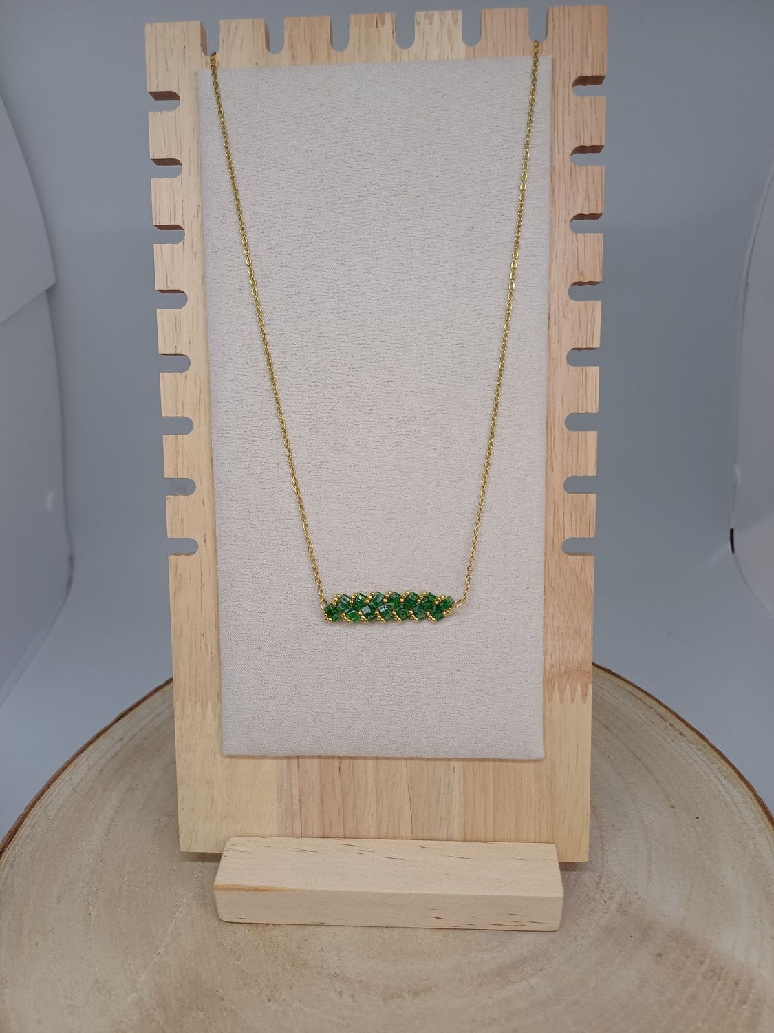 Collier perles vertes tachetées​​​ et dorées 32