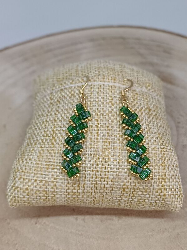 Boucles d'oreilles perles vertes tachetées​​ et dorées 32