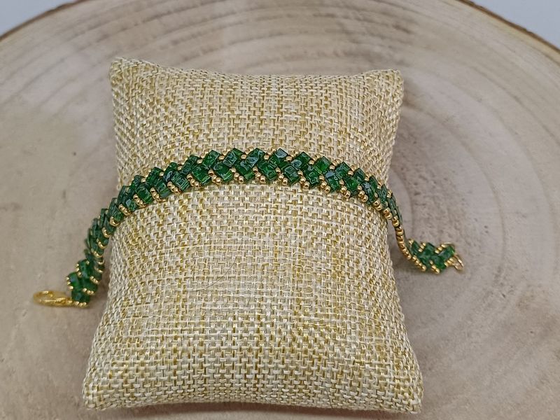 Kit 32 pour réaliser 1 bracelet perles vertes tachetées​ et dorées